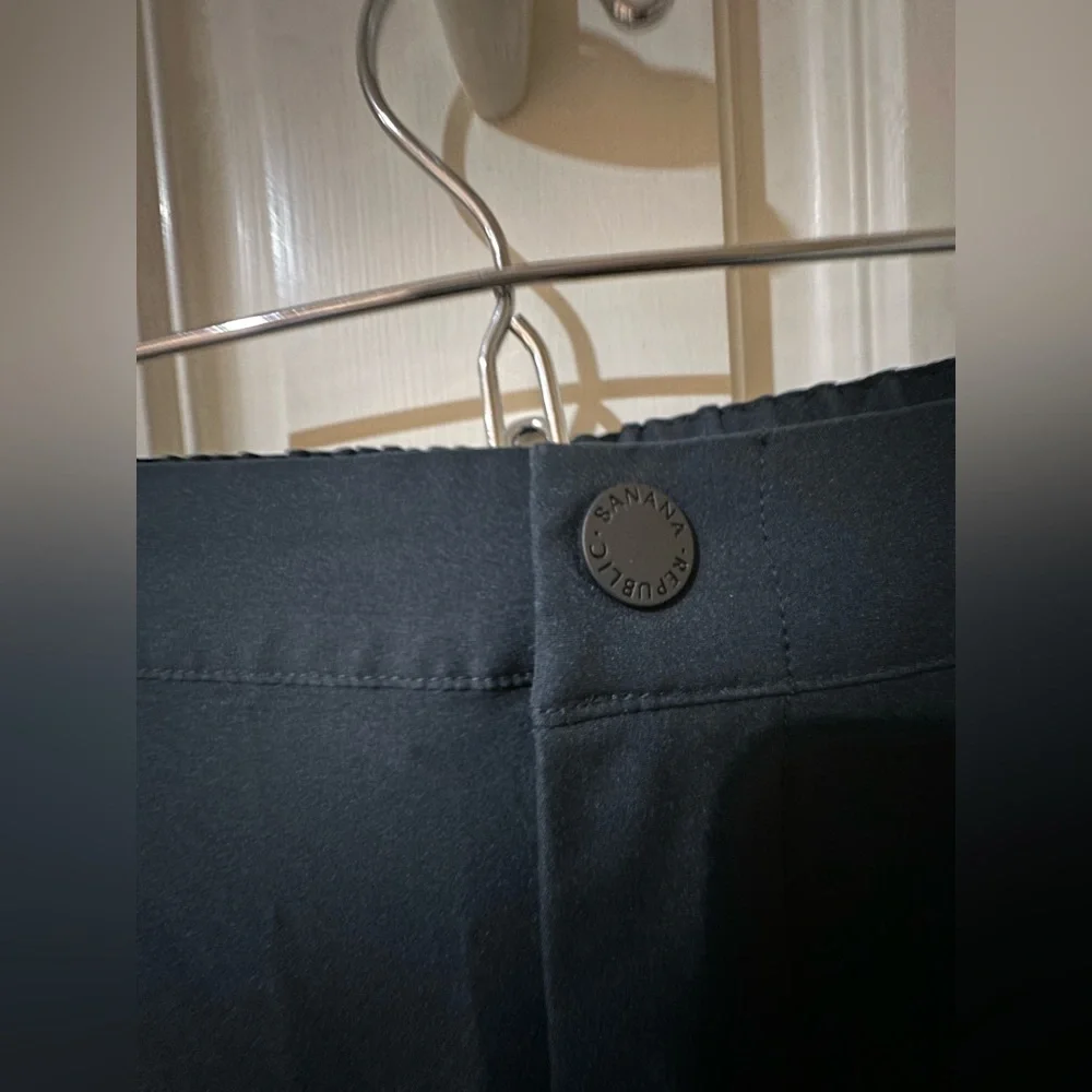 $100 BANANA REPUBLIC Men’s Performance Tech Motion Hybrid Pant in Black
